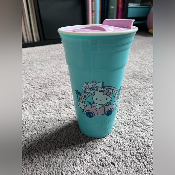 Hello Kitty travel tumbler with lid - Picture 3 of 3